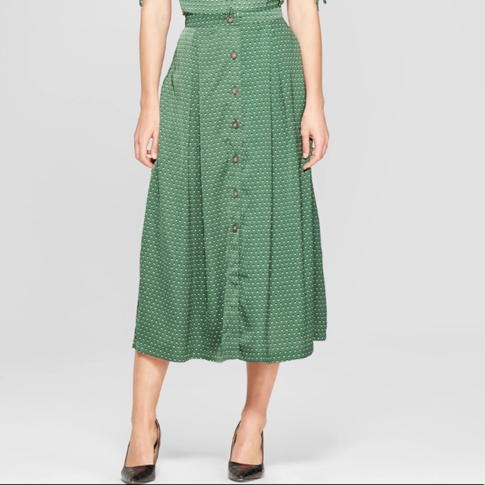 Target Who-What-Wear Green dot Skirt - SIZE 2